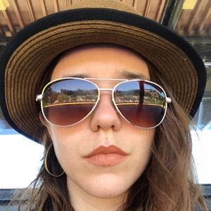 Meet your Posher, Julia